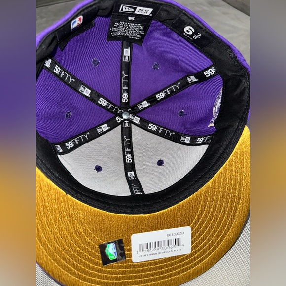 Men's Los Angeles Lakers New Era Purple Shield 59FIFTY Fitted Hat - Picture 12 of 15